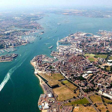 City Centre Apartment Portsmouth Eksteriør billede