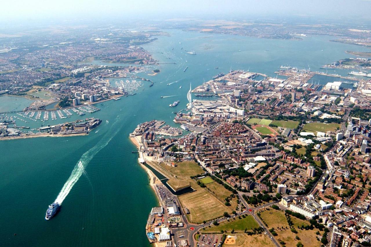 City Centre Apartment Portsmouth Eksteriør billede
